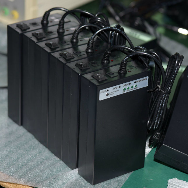 Bateria lipo recarregável de tensão 12V feita na China