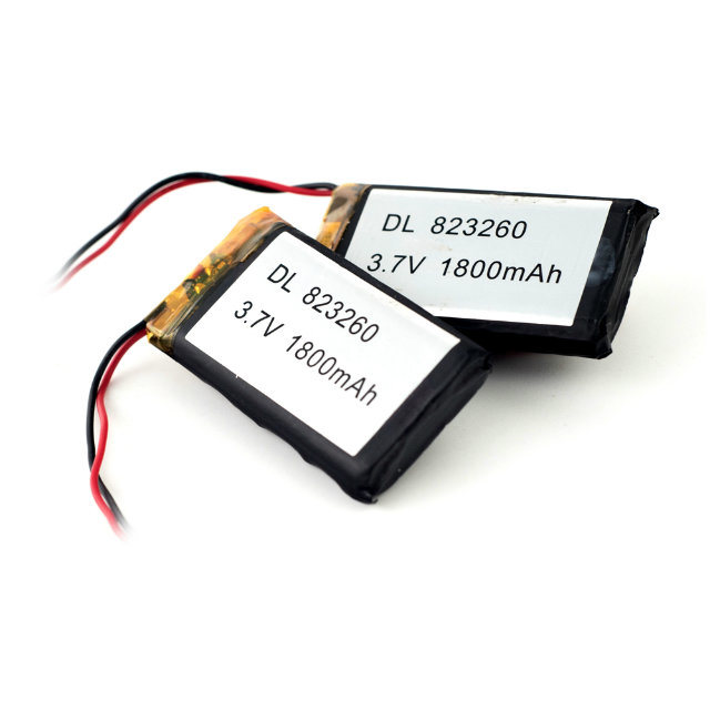 LIPO 3.7V 823260 Batería de polímero de iones de litio recargable de 1800mAh para el rastreador GPS